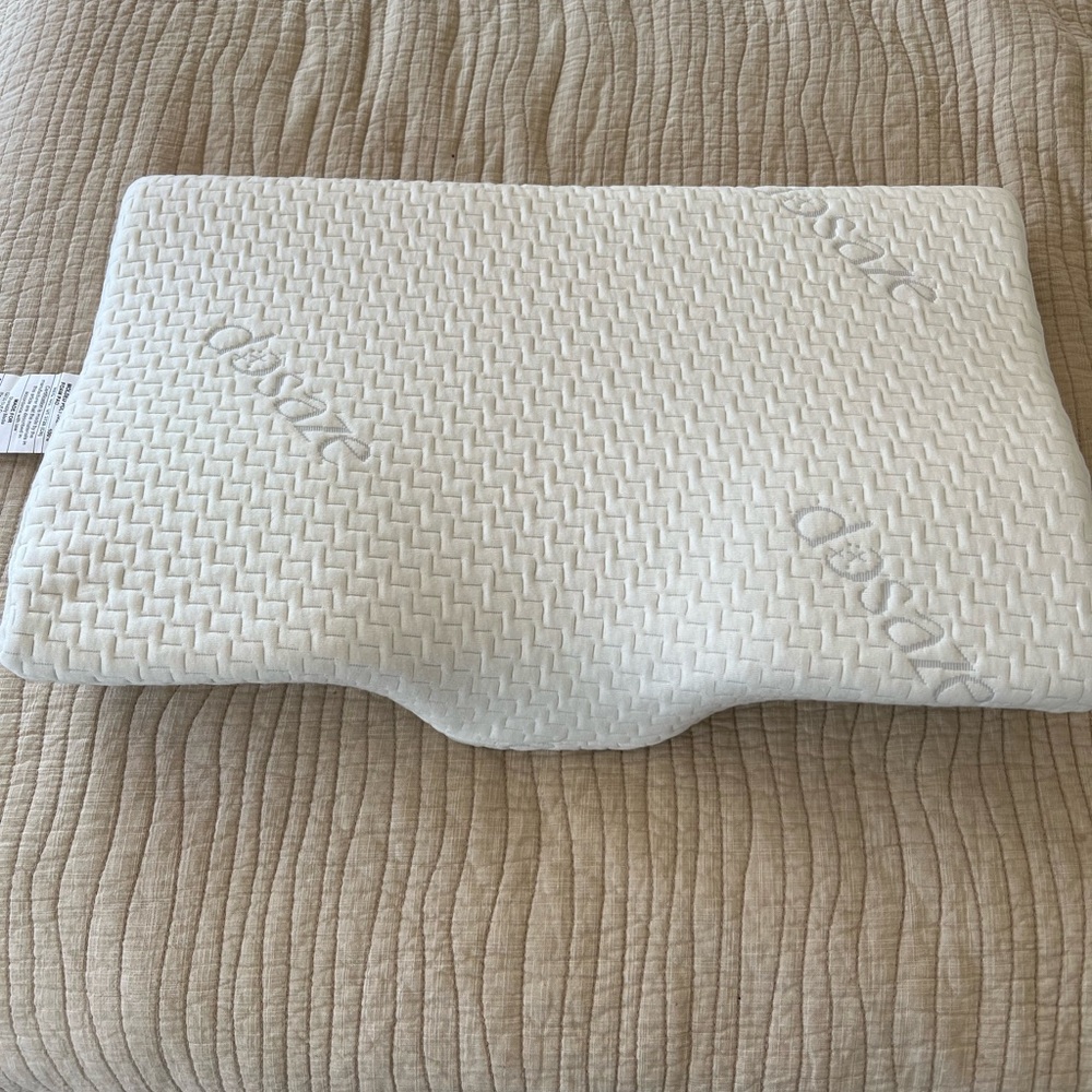 Dosaze Contoured Orthopedic Pillow - Brand new in Box